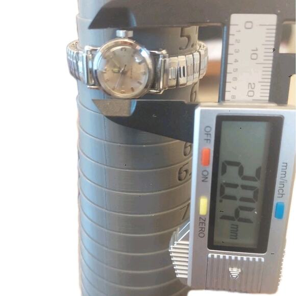 Vintage Timex Women's 17 Jewels Mechanical Wind Up Watch Silver Tone Flex Band - Picture 8 of 8